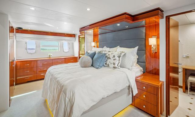 Tashtego yacht Master Cabin