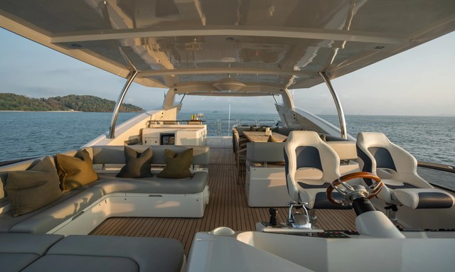 Maxxx 2 yacht Expansive Flybridge