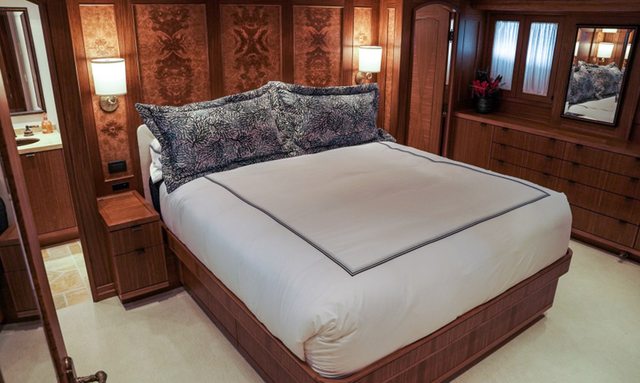 Hau Tree yacht Private Master Stateroom