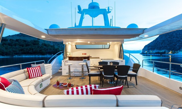 Rebecca V yacht Expansive Sundeck