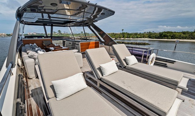 Pinch Me yacht Expansive Flybridge