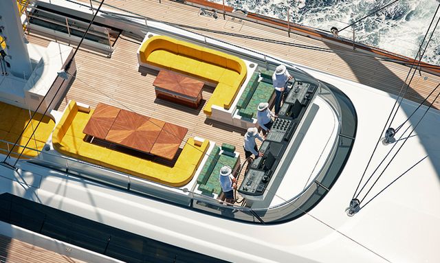 Folie yacht Expansive Flybridge