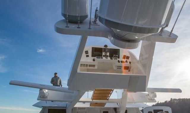 Cazador yacht Retractable Tower