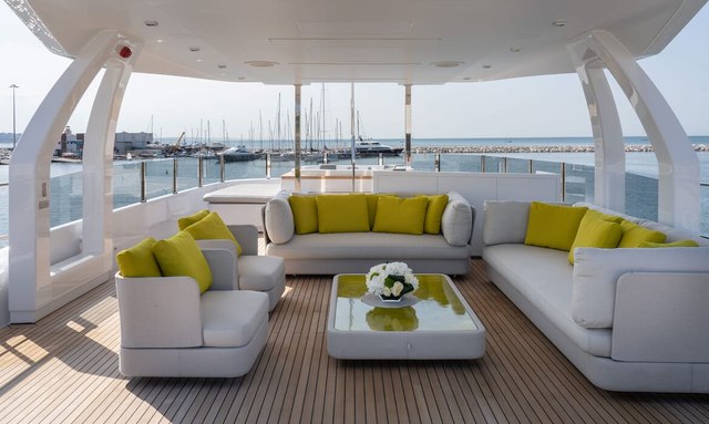 Adelia yacht Expansive Sun Deck