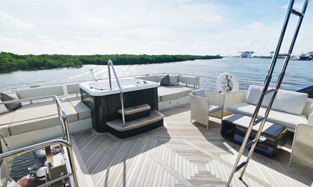 Panacea yacht Skylounge