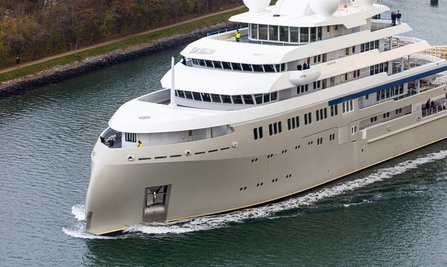 O3 yacht Inverted X Bow Design