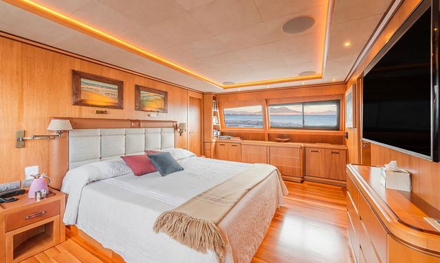 Angra Too yacht Spacious Master Stateroom