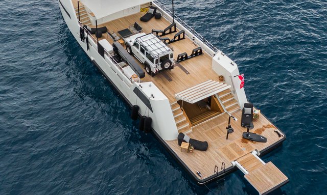 Playa yacht Massive Open Utility Deck