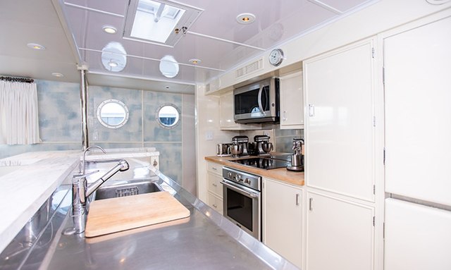 Sovereign yacht Country Kitchen