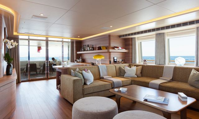 Bijin yacht Welcoming Interior