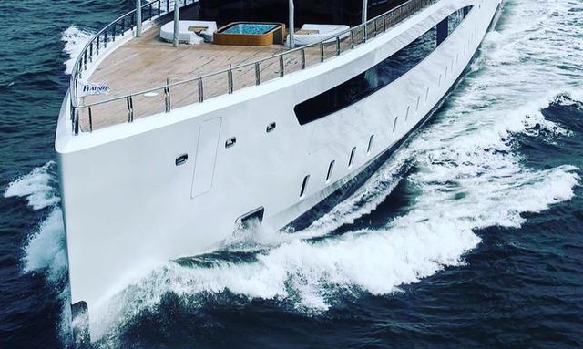 Defy yacht Plumb Bow Design