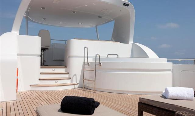Belle Isle yacht Flybridge Jacuzzi & Lounge Deck