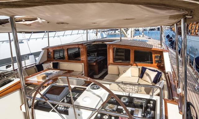 Abundance yacht Versatile Cockpit