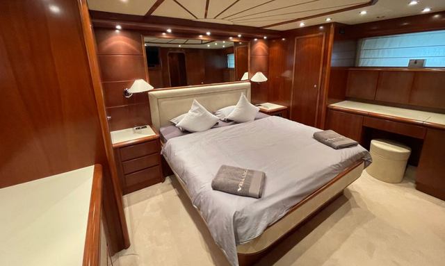 Vida Loca yacht Four Double Cabins