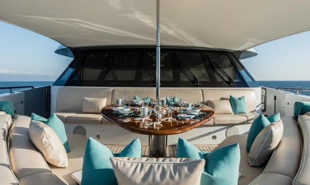 Flying Manta yacht Alfresco Dining