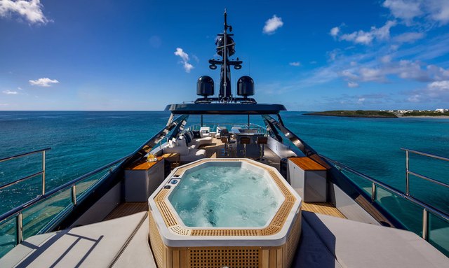 Ancora yacht Entertaining-Focused Sundeck