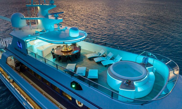 Kefi yacht Expansive Sundeck