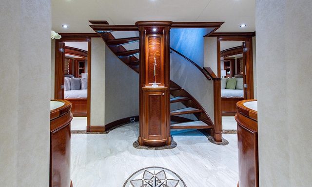 Catching Moments yacht Elegant Interiors