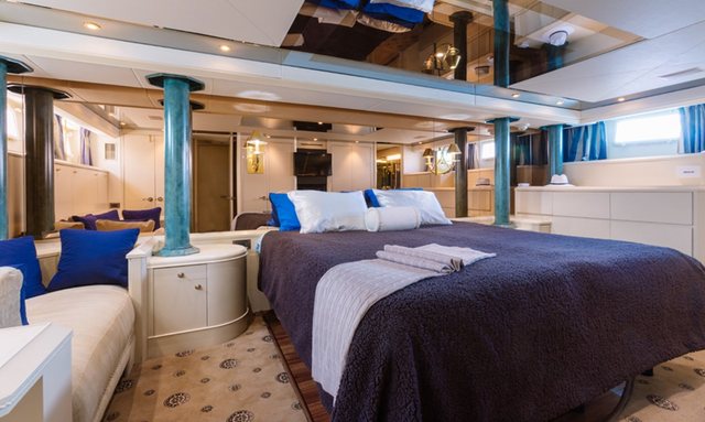 Lori Lynn yacht Master Stateroom