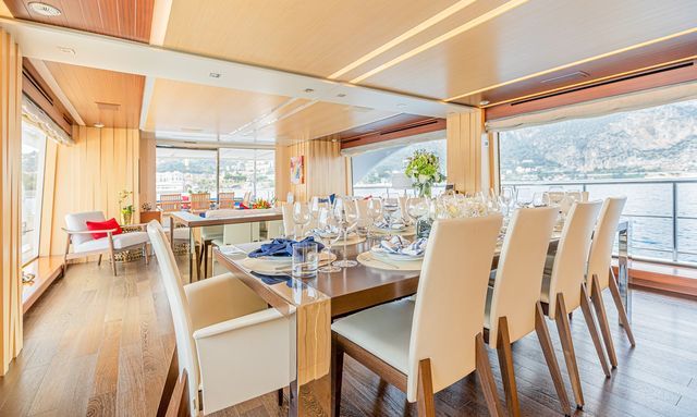 Dylan Anne yacht Panoramic Windows