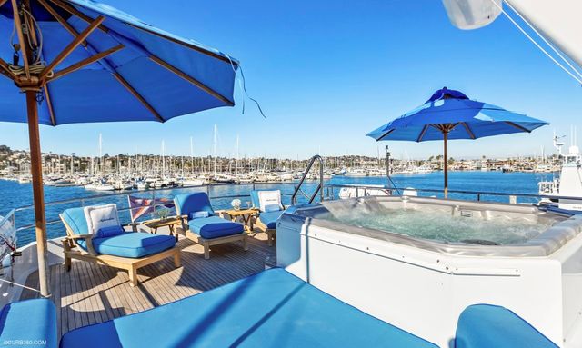 Good Company yacht Sun Deck Amenities