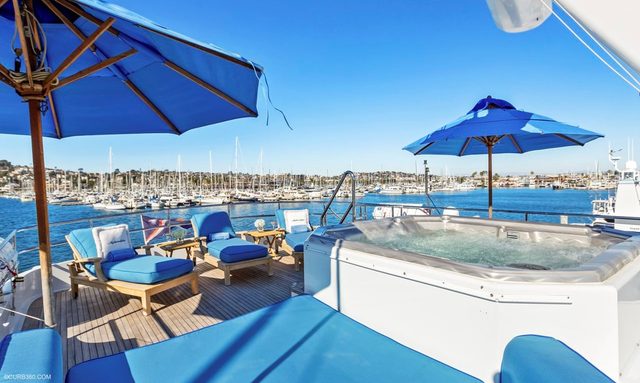 Aphrodite yacht Sun Deck Amenities