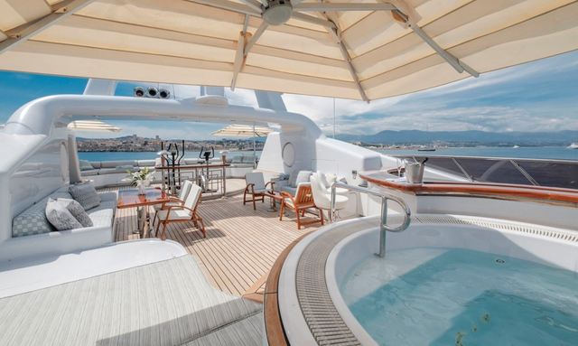 Mosaique yacht Sun Deck Spa Pool