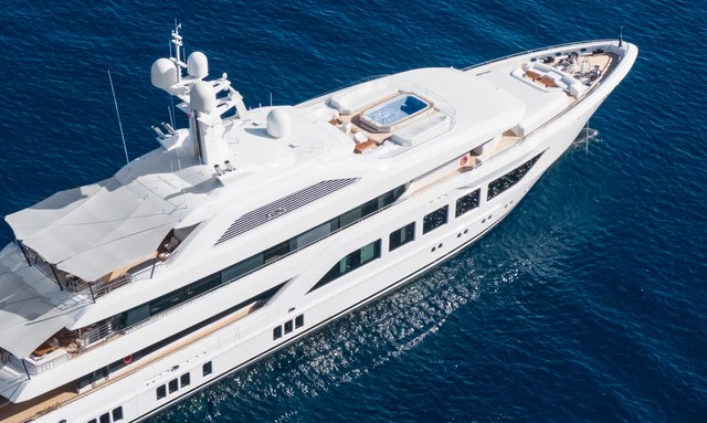 Amoa yacht Sundeck with Jet Pool
