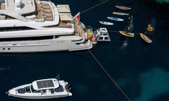 Lammouche yacht Two Garages