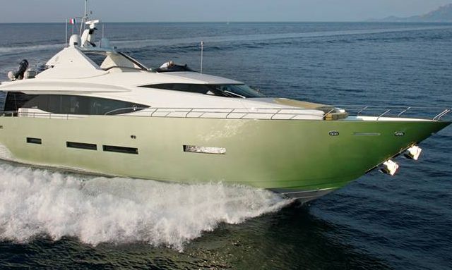 Manatea yacht Green hull finish