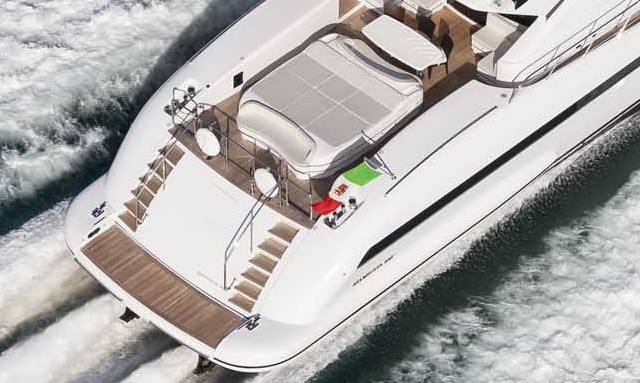 1K yacht Integrated beach club and garage