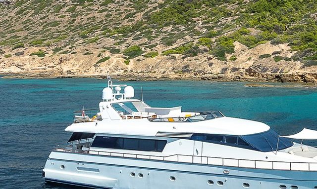 Axebt yacht An Open Flybridge