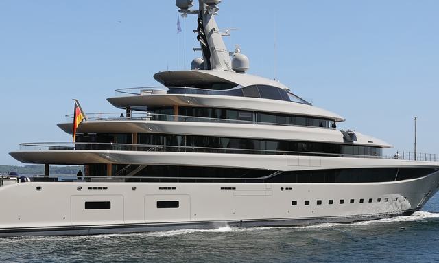 Nixie yacht Floating Terrace Decks