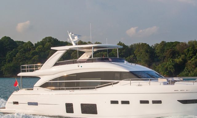 3BBoys yacht Flybridge with opening hardtop