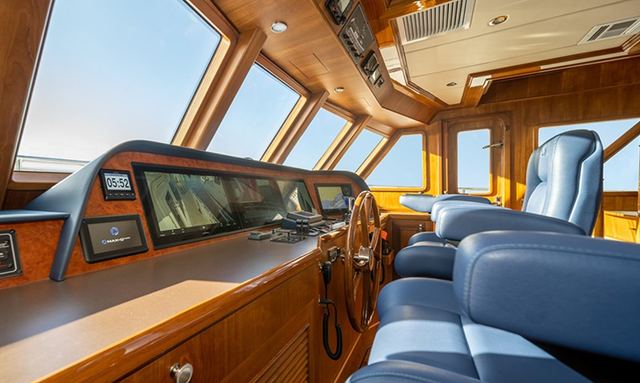 Lucky Lady yacht Advanced Helm
