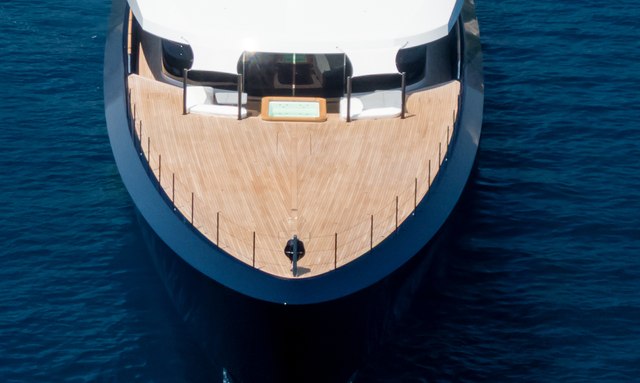 Drizzle yacht Private Foredeck Jacuzzi Lounge