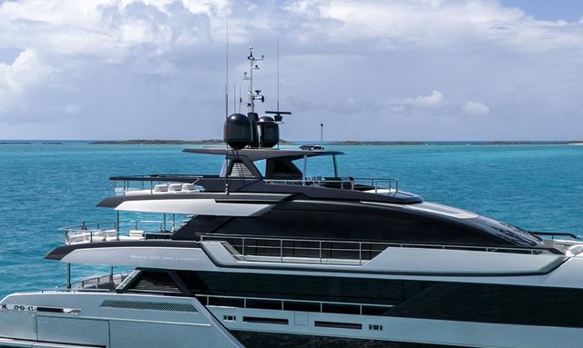 Pa'lante yacht Flybridge social deck with hardtop