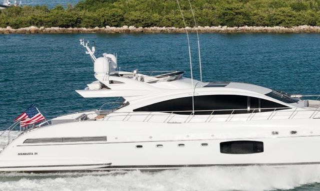 Des Amis C yacht Compact Sport Flybridge