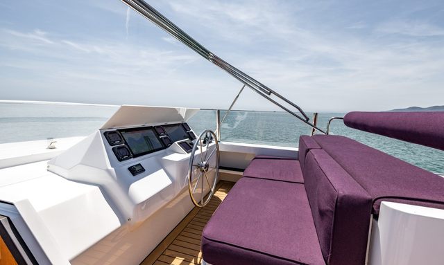 Camena yacht Raised Pilot House