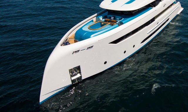 Elada yacht Reverse Bow