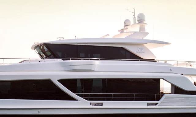 Aqua Life yacht Enclosed Skyline Flybridge