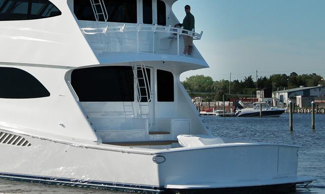 Lady Di yacht 20.1m² (216ft²) tournament cockpit with mezzanine