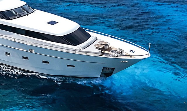 Percal yacht Sociable Bow Lounge