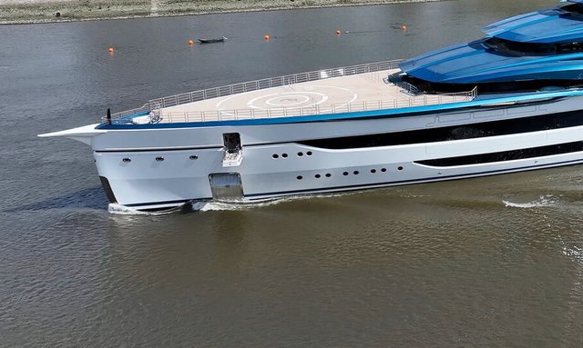 MY Deep Blue yacht Dedicated Helipad Foredeck