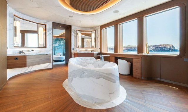 Kensho yacht Unique solid marble bath