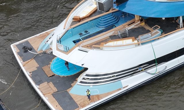 MY Deep Blue yacht Vast Beach Club