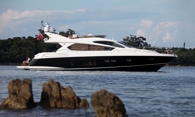 Manhattan 63 - Winner of 2012 Flybridge (over 55ft)