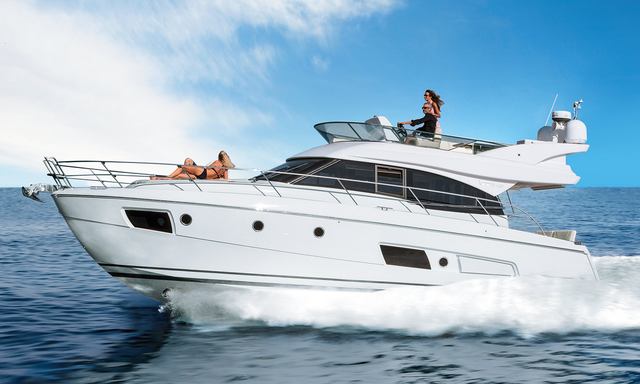 Virtess 420 Fly - Winner of 2013 Flybridge (up to 45ft)