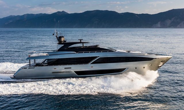 110' Dolcevita - Winner of 2019 Best Flybridge Yacht (above 80ft to 110ft)