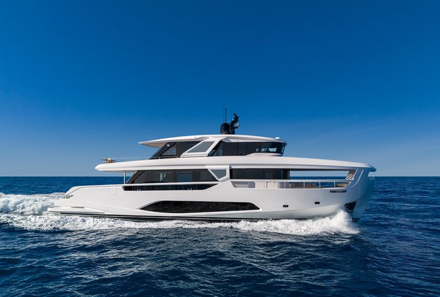 Ferretti Yachts INFYNITO 90 